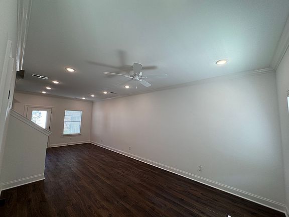 3rd image of 523 Meadow Crest Cir