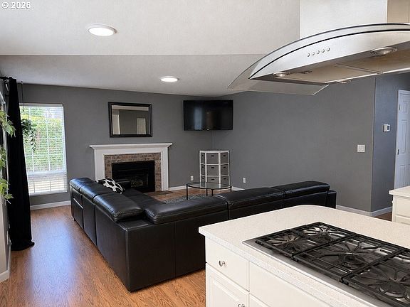 3rd image of 3809 NE 38th St