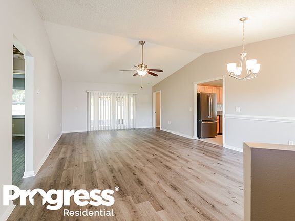 3rd image of 1425 Thistledown Dr