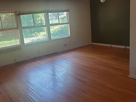 4th image of 121 N Phelps Ave