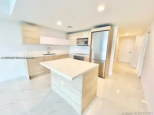 16385 Biscayne Blvd #702 — Photo 10