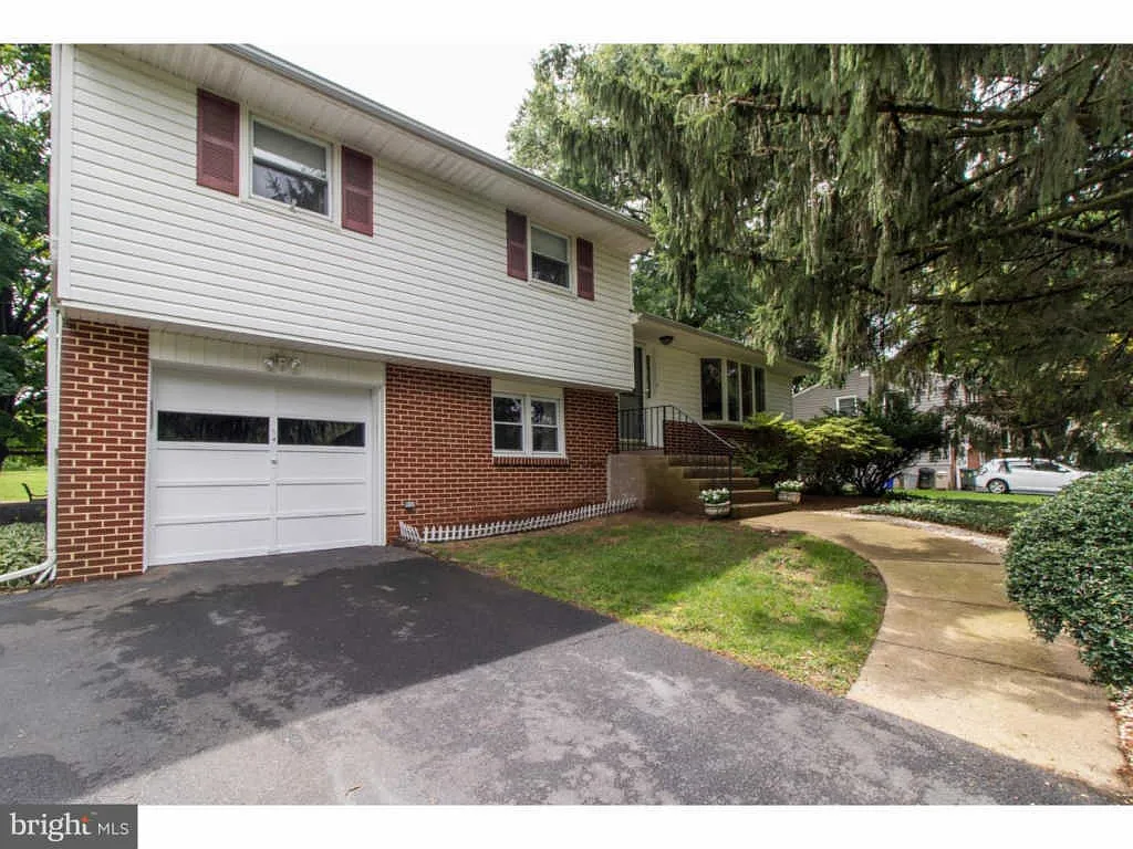 35 Martin Dr photo 1