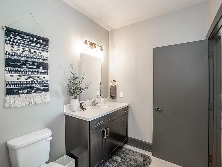 302 Commercial St — Photo 5