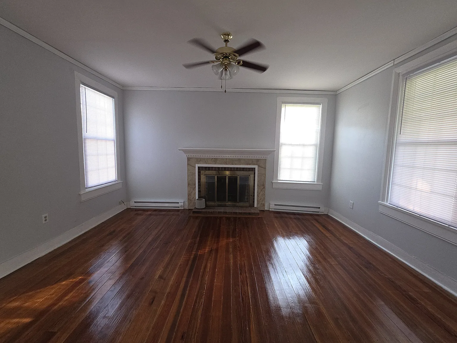 3 bed, 1.5 bath, 1920 sqft, $1,600 — Photo 2