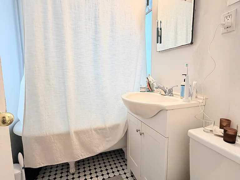 264 Kelton St #10A — Photo 7