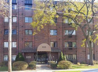 835 Pearson St APT 101, Des Plaines, IL 60016