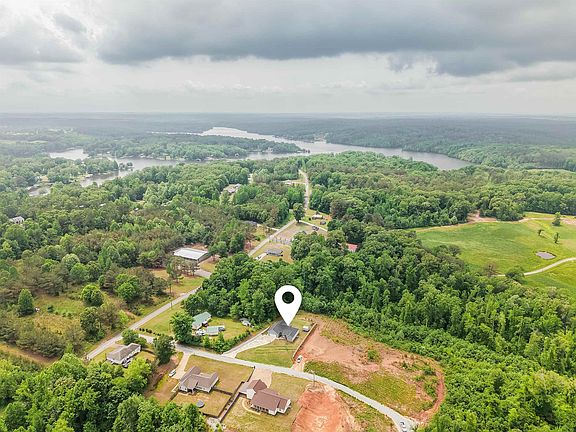 4th image of 61 Beecham Ln