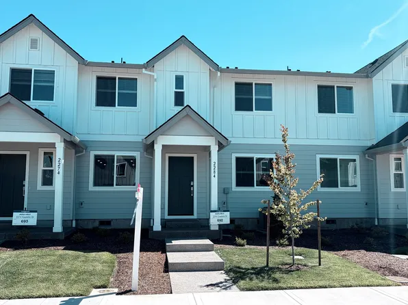 2284 Sawtelle Dr, Woodburn, OR 97071