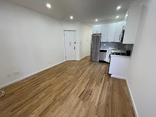 Rented by Buchbinder & Warren | media 4