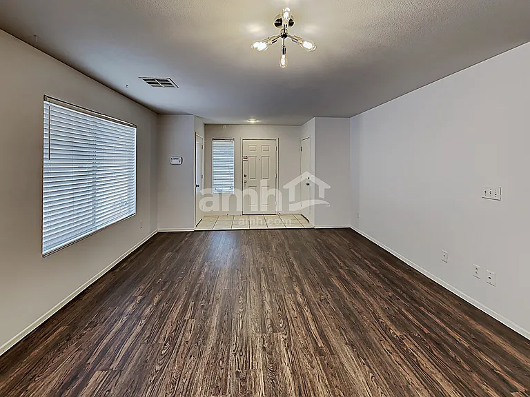 11020 Rossi Ave — Photo 7