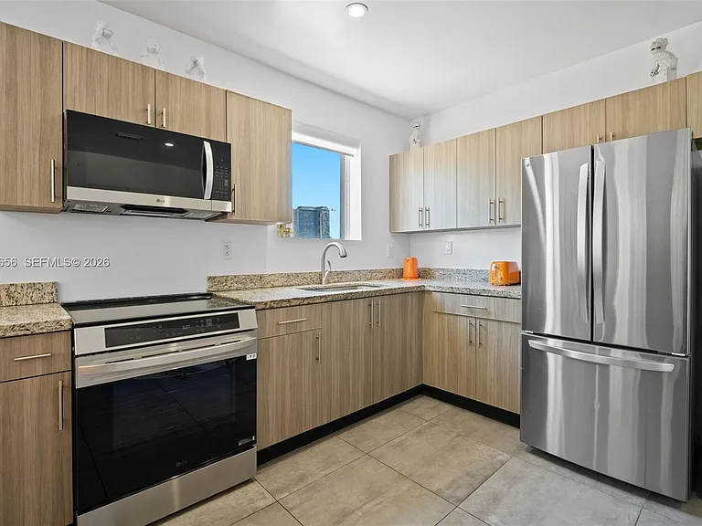 165 NW 39th St #8 — Photo 9