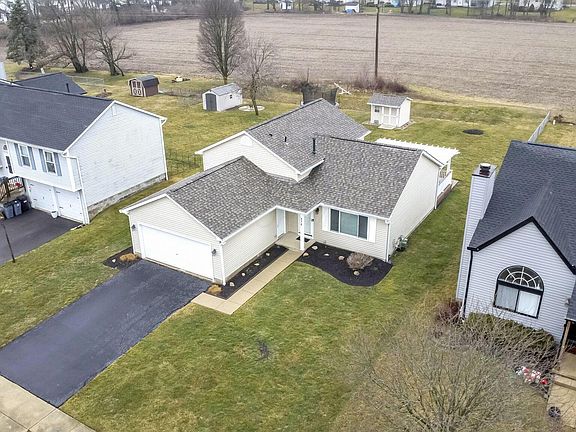 3rd image of 570 Carriage Dr