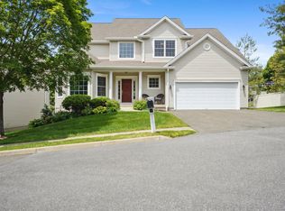 2 Tobins Ct, Danbury, CT 06810