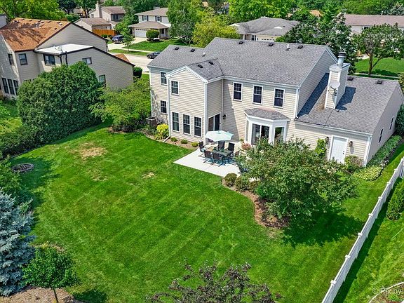 2nd image of 215 Schreiber Ave