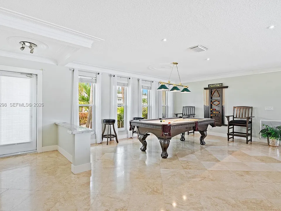 649 Layne Blvd