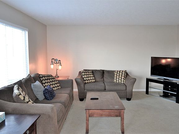 5th image of 634 Lyonia Dr