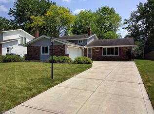 26563 Sudbury Dr, North Olmsted, OH