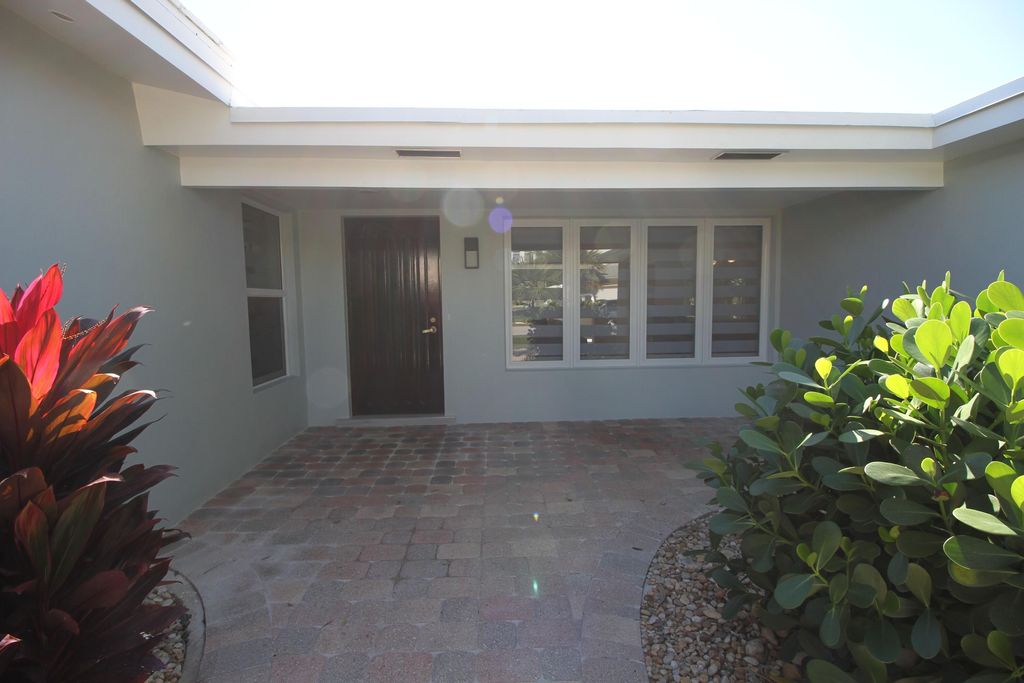 2548 SE 14th St E, photo 4