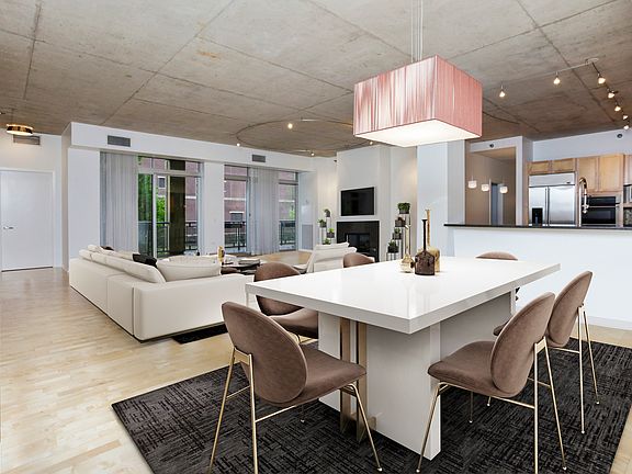 5th image of 720 N Larrabee St APT 104