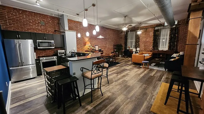 200 Main St #412 — Photo 8