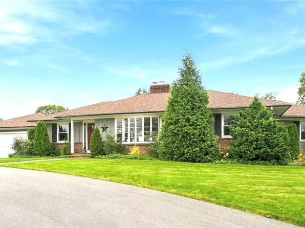 21 Lawnacre Dr, Cranston, RI 02920