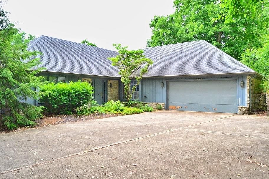 1st image of 1010 W Riverview Dr