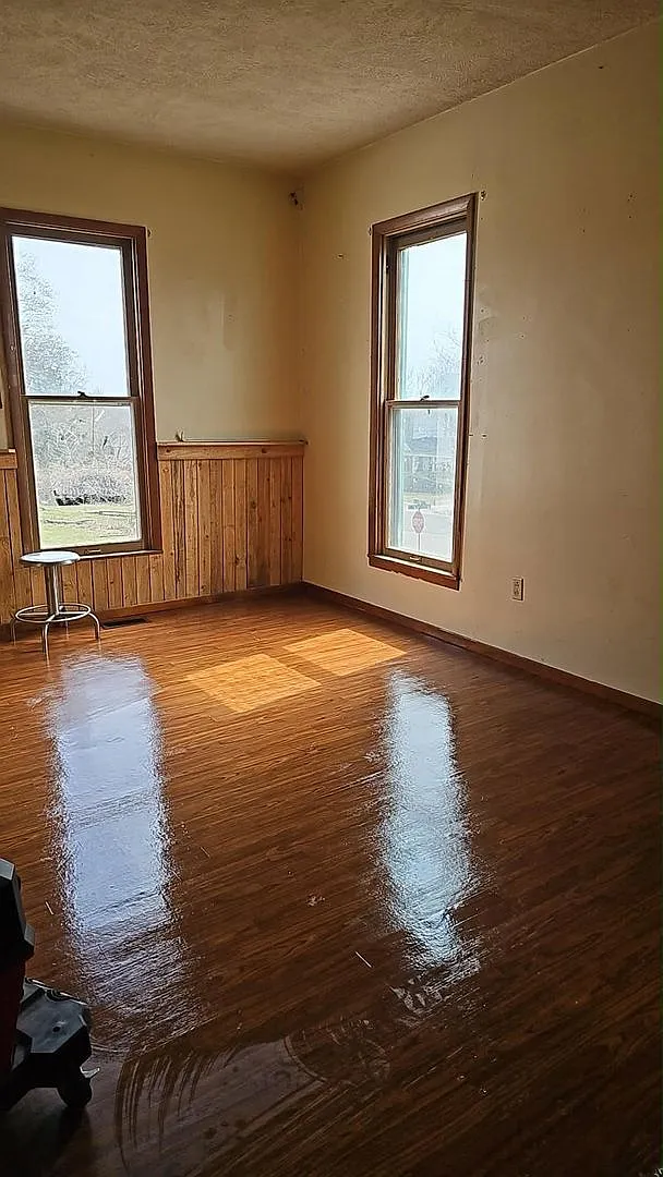 Building Photo - 415 E McNair St #2