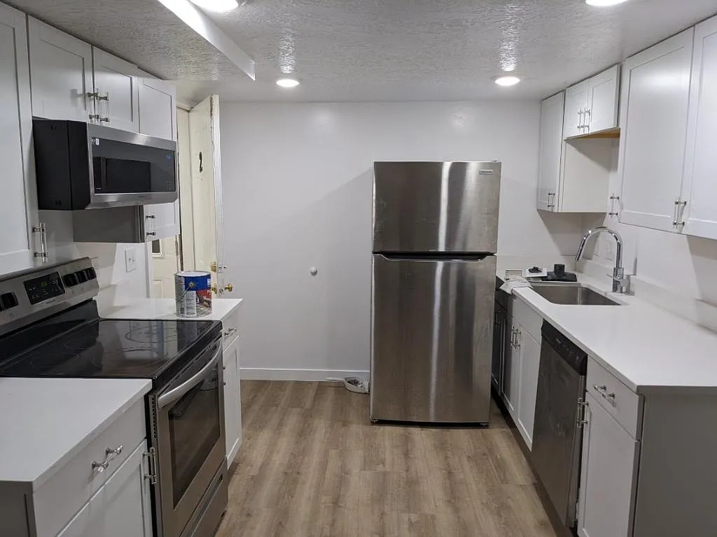 Building Photo - 532 W Fern Dr #2
