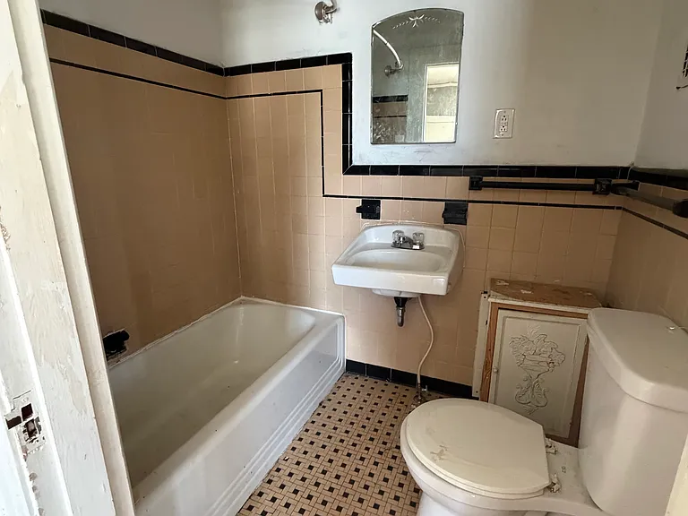 135 Howeland Cir #C — Photo 3
