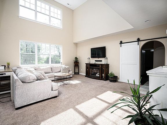 3rd image of 5045 Melville Way