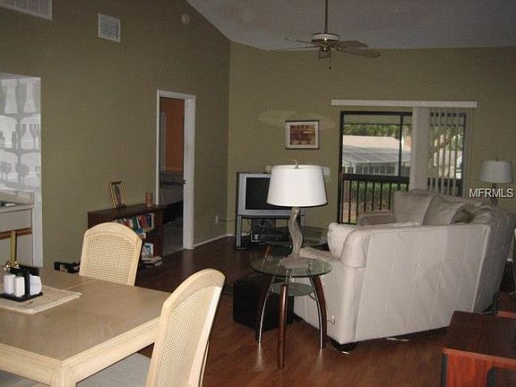 2nd image of 2907 Clubview Dr #U2
