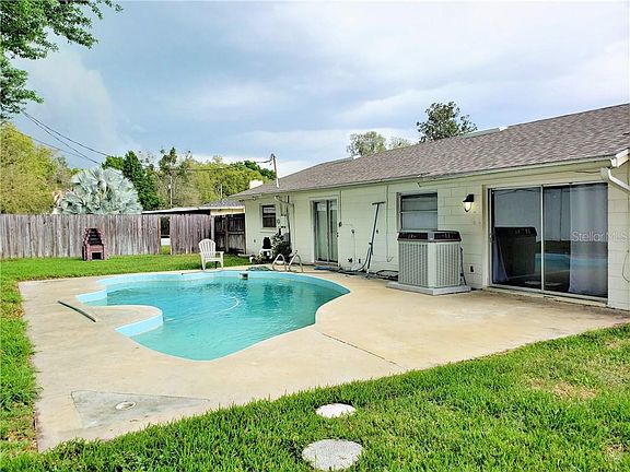 2nd image of 5036 The Oaks Cir