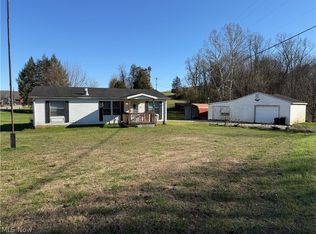 27 Garfield Rd, Palestine, WV 26160
