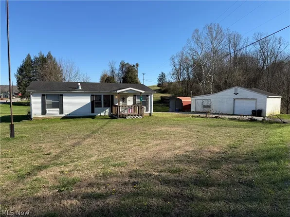 27 Garfield Rd, Palestine, WV 26160