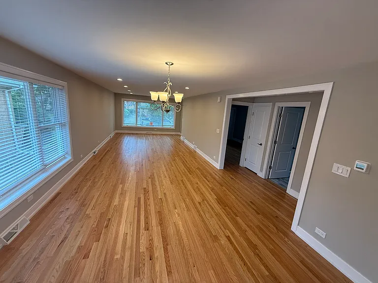 4521 N Plainfield Ave — Photo 9