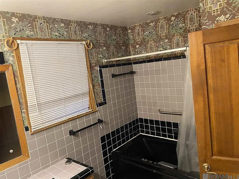 2266 Cloverdale Ave — Photo 18
