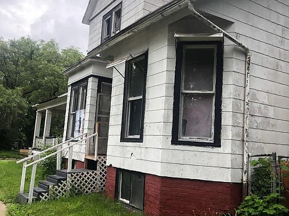 3rd image of 1103 E Prairie St