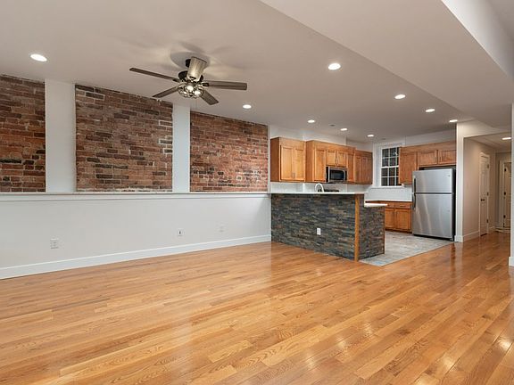 3rd image of 1247 W Cary St