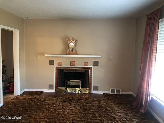 4th image of 105 Walsh St S