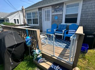 6 Guenther Ct, Narragansett, RI 02882