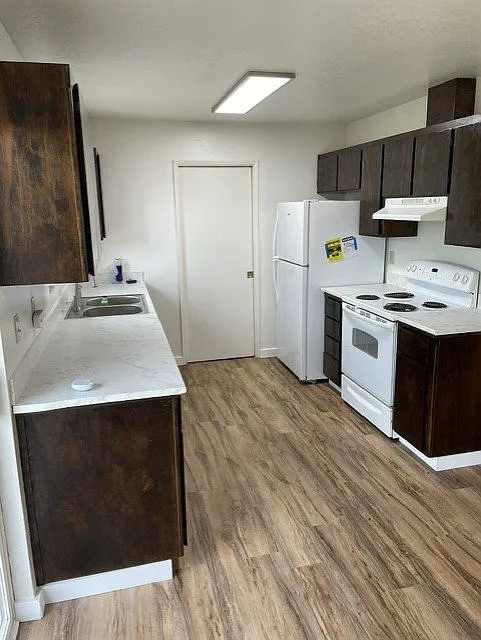 1596 E Central Avenue — Photo 3