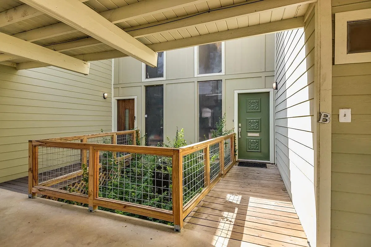 2 bed, 1.5 bath, 1200 sqft, $2,800 — Photo 1