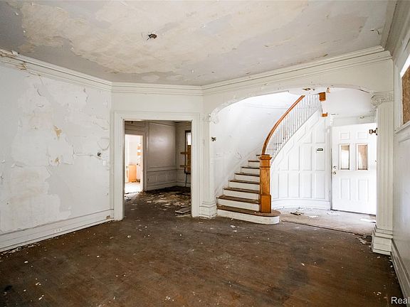4th image of 7810 Kercheval St