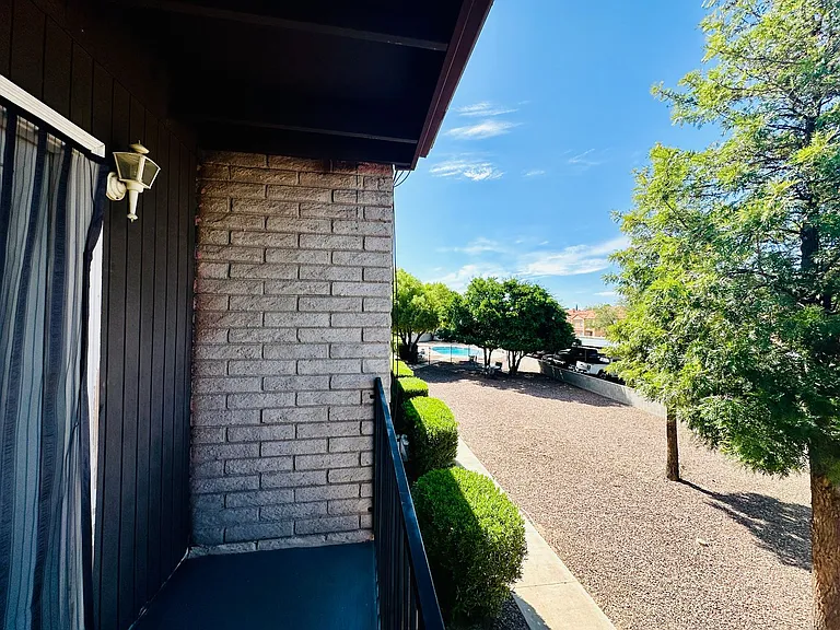 Desert Atrium - Studios, 1 Bedrooms and 2 Bedrooms in Great Location! Community Pool! — Photo 25