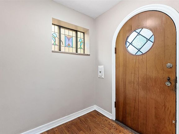 3rd image of 6400 Sutherland Ave