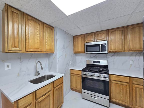 2nd image of 160 Bay 43 St Floor 1