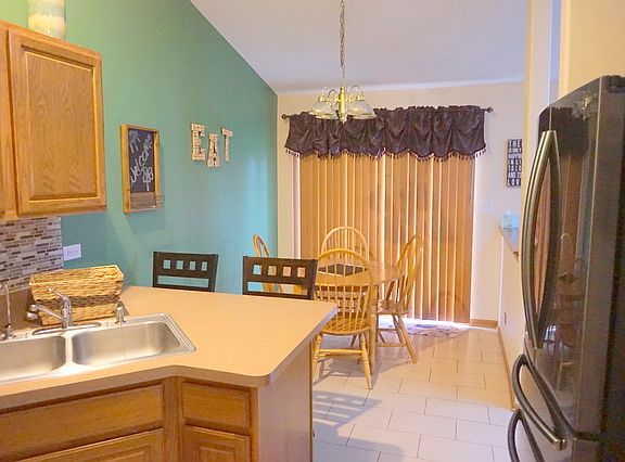 3rd image of 707 Pelican Ln