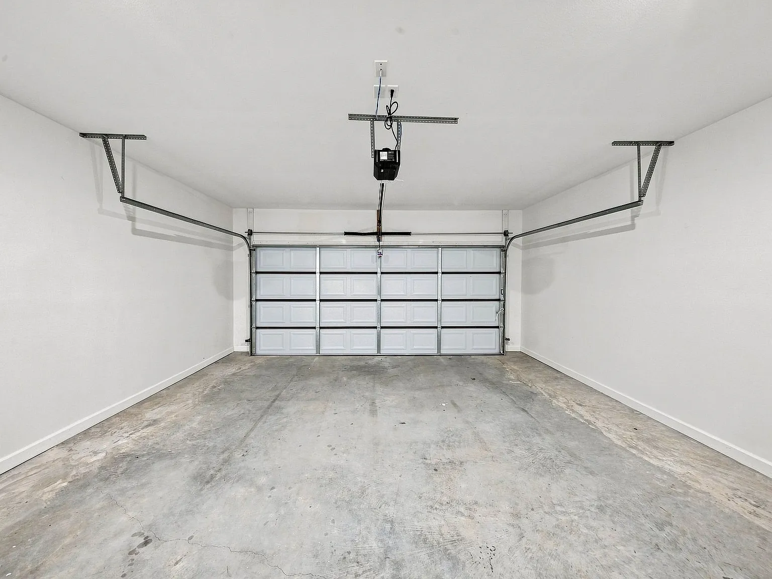 408 Redbud Ct — Photo 2