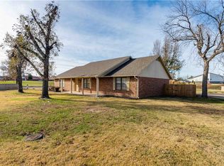 850 S Chateau Dr, Rogers, AR 72758