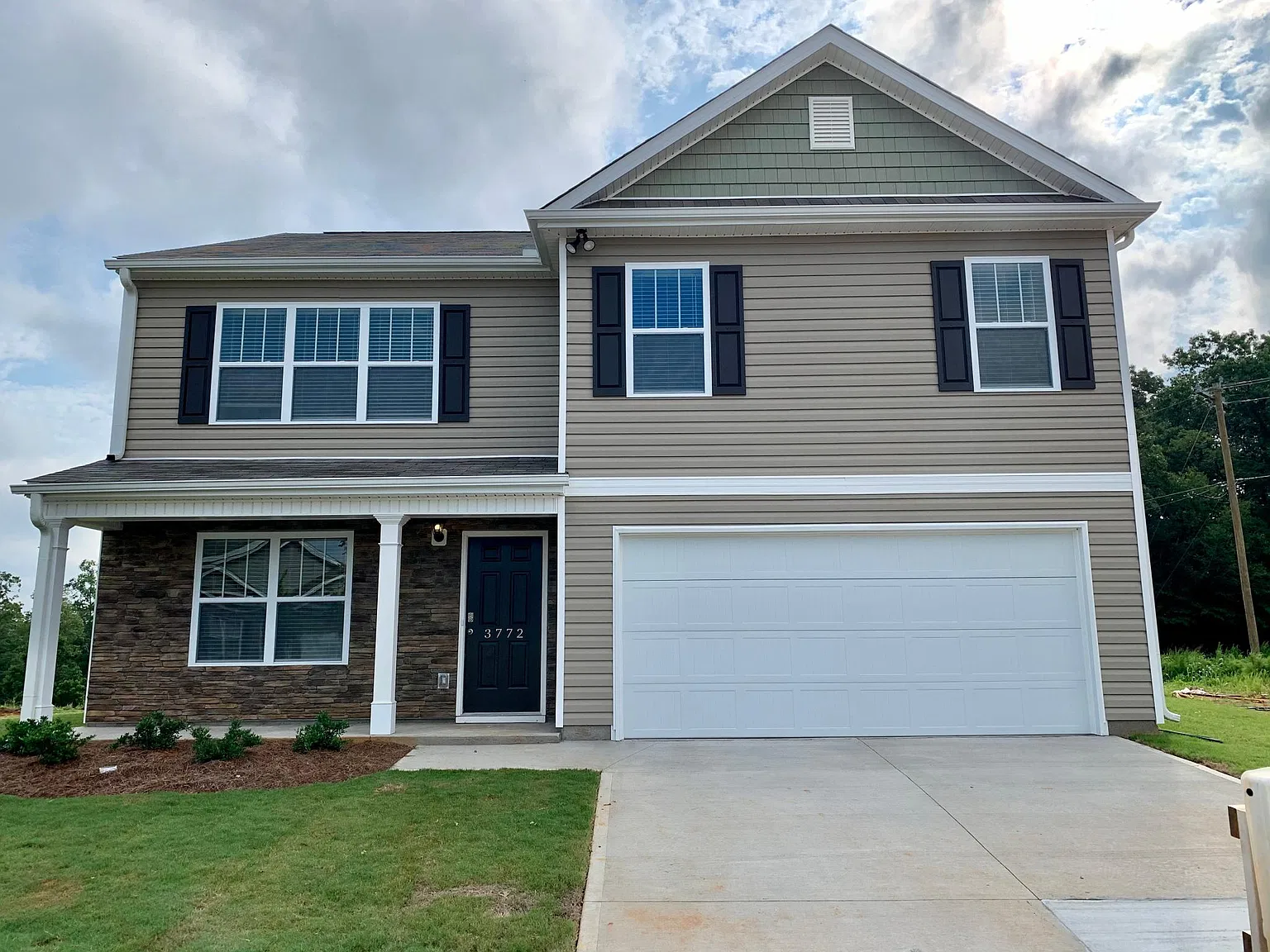5 bed, 2.5 bath, 2454 sqft, $2,100 — Photo 1